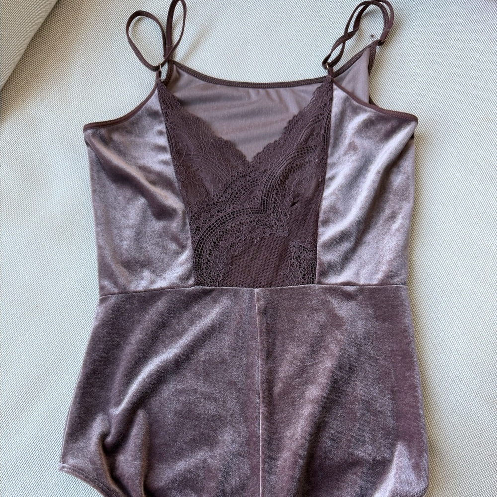 Women’s Velvet Lace Bodysuit in Mauve